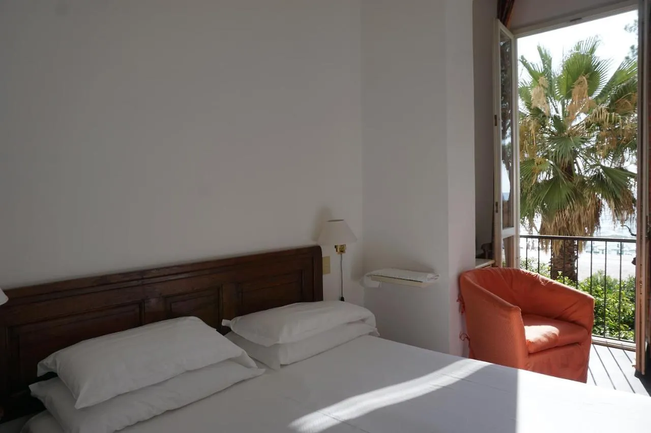 Hotel Beau Rivage Alassio 3*,