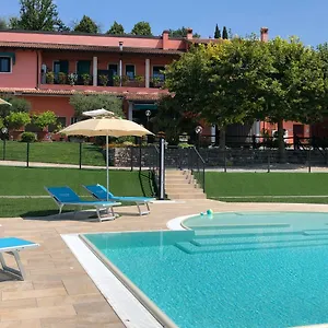 https://al-colle.hotelinveneto.com