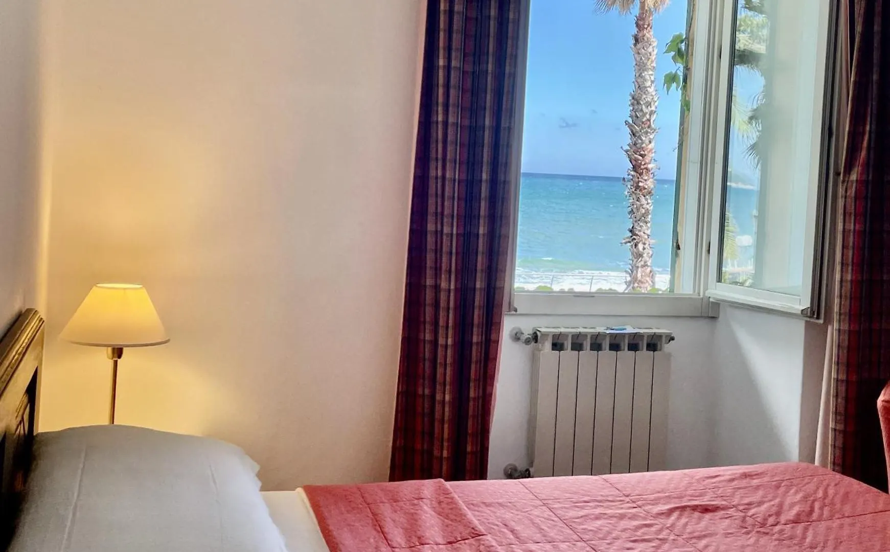 Hotel Beau Rivage Alassio 3*,